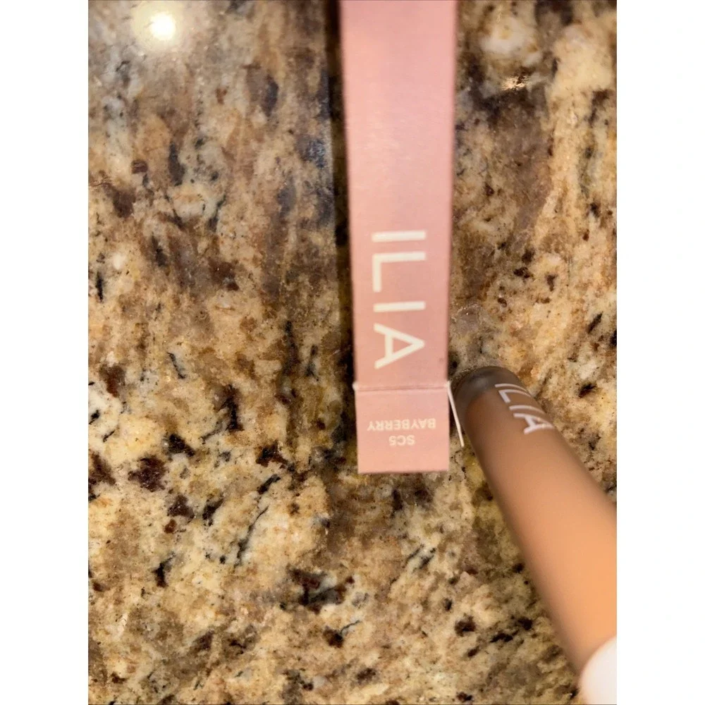 ILIA True Skin Serum‎ Concealer in SC5 BAYBERRY